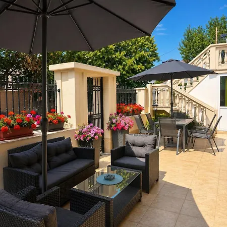 Guestrooms Zoya Vendégház 4*